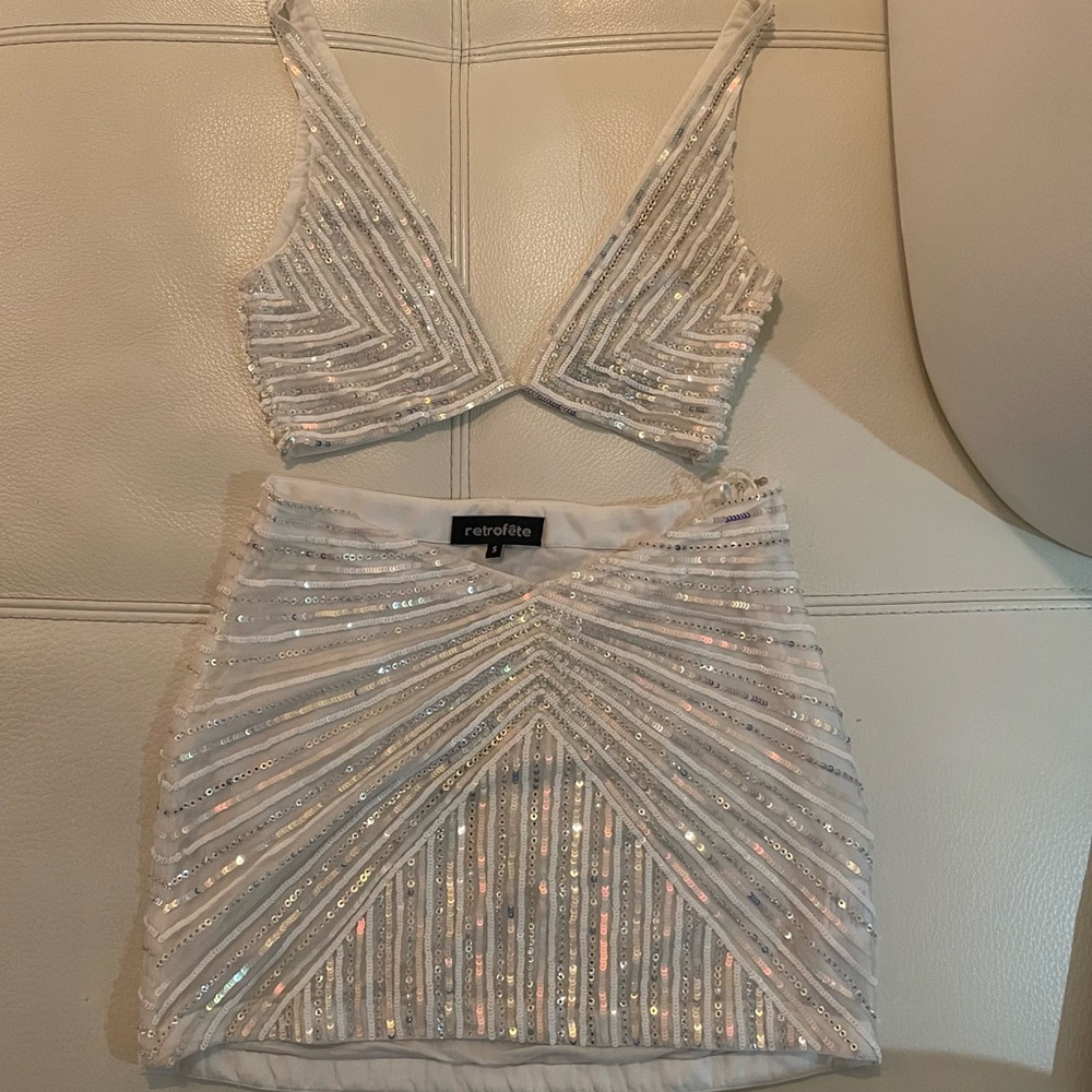 Poshmark Magda Top and Skirt set. Top size XS, skirt size S and completely new - Picture 2 of 6
